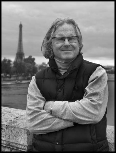 Black and white photograph of photographer Peter Turnley.